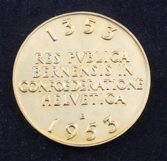 A Swiss 900 standard gold 600 year commemorative medal (1353-1953).
